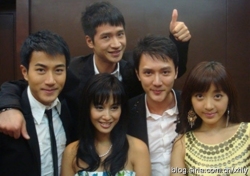 2012娱圈年度囧人囧事(二) 中年女星尺度大开 李维嘉遭胸袭