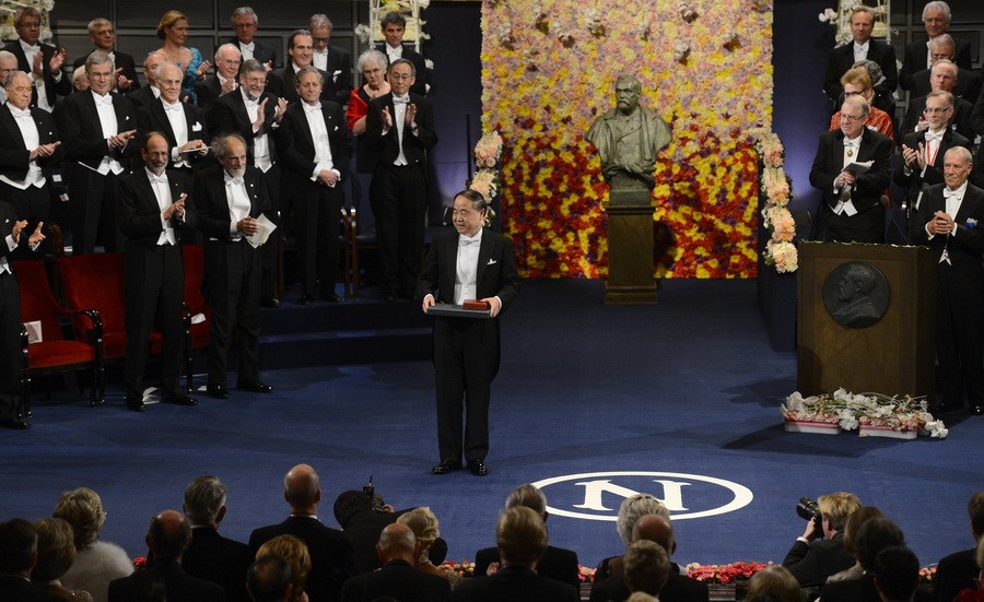 莫言领诺贝尔奖 颁奖致辞:想象力穿越人类存在