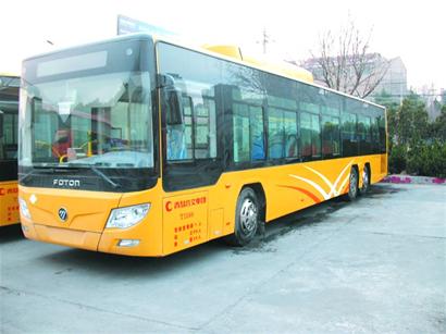 奔波五昼夜 60辆巨无霸烧气公交青岛安家