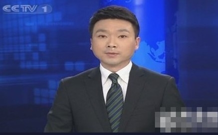 康辉直播吞鼻涕 文静竖中指 央视主播失误出糗瞬间