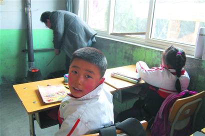 即墨城南小学因变压器功率太小影响学生用电取暖 相关部门承诺本周内让教室热起来