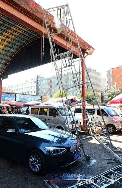 昆明一对夫妻开宝马连伤4人 昆明一对夫妻开宝马连伤4人