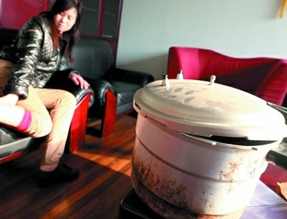 众鑫高压锅被曝使用时爆炸 公司坚称无责任