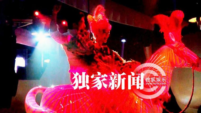 范冰冰片场大跳骑马舞 疯狂露腿尖叫