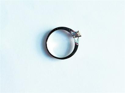 女保姆见财起意 偷走雇主10万名表钻戒 女保姆见财起意 偷走雇主10万名表钻戒