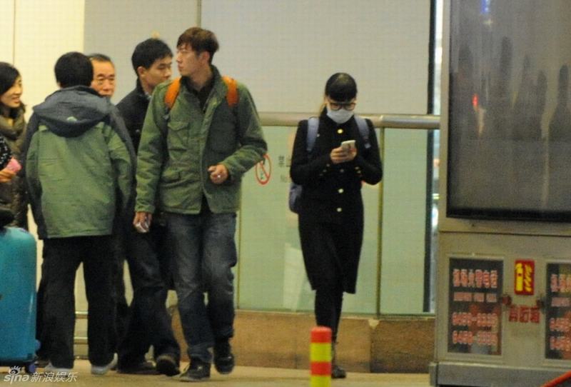 吴莫愁回京军装抢眼