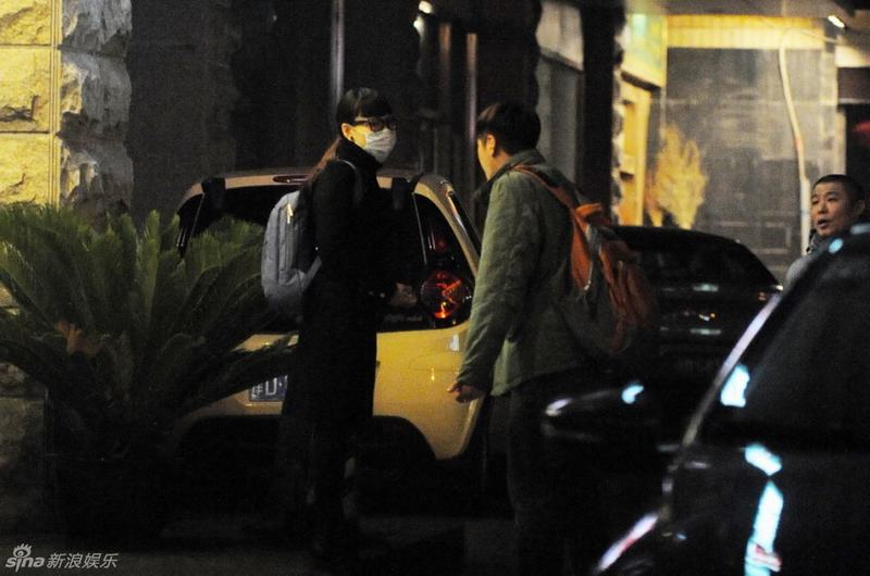 吴莫愁回京军装抢眼