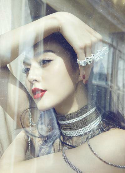 范冰冰2012年度杂志封面大赏：霸气秒杀超模