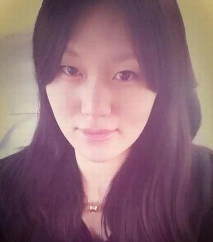 王朔24岁女儿咪咪拍床照海量私密照遭曝光组图