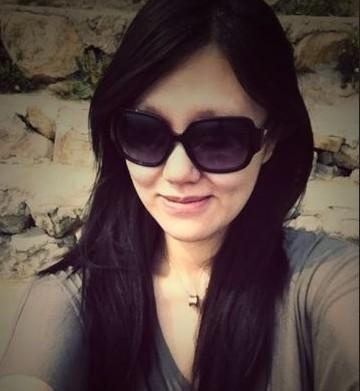 王朔24岁女儿咪咪拍床照海量私密照遭曝光组图