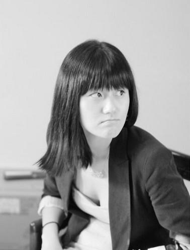 王朔24岁女儿咪咪拍床照海量私密照遭曝光组图