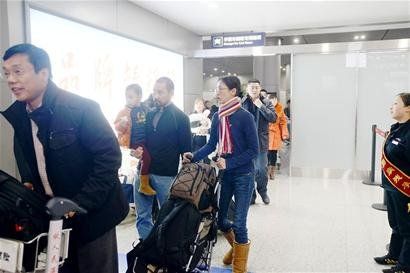 吴倩莲经济舱出行朴素无人识 低调隐婚丈夫成谜