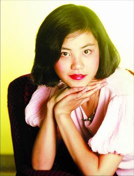 王菲青涩旧照