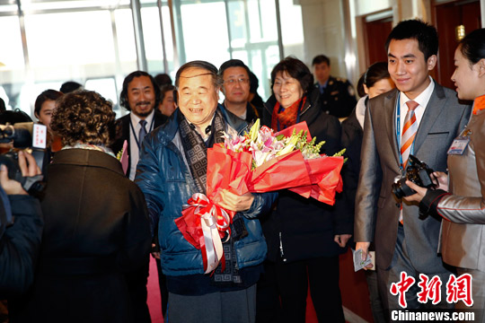 莫言风雪归国 莫言风雪归国