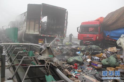 山东济广高速多车追尾事故已致9死69伤