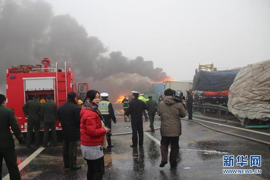 山东济广高速多车追尾事故已致9死69伤