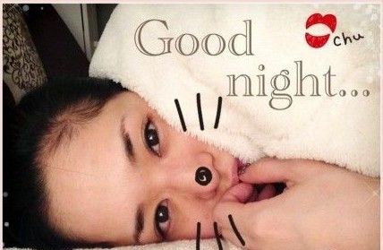 苍井空晒床照咬指卖萌