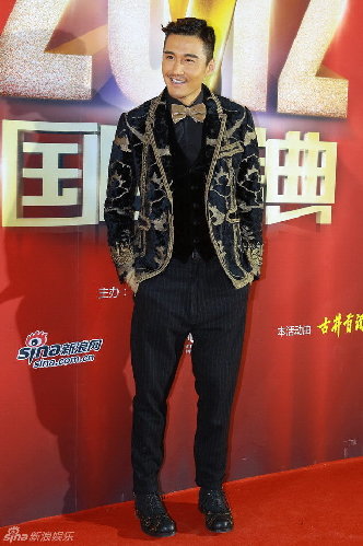 国剧盛典红毯秀：刘诗诗端庄 杨幂上围丰满 袁莉紧挽老公