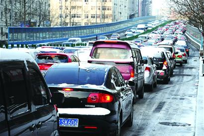 青岛交警公示167处积雪路段