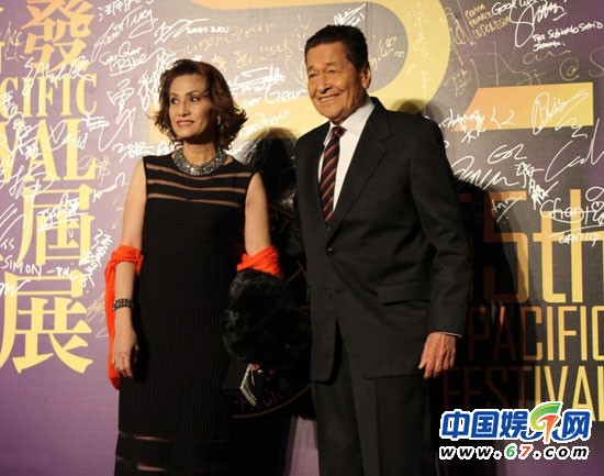 83岁Eddie Garcia与妻子