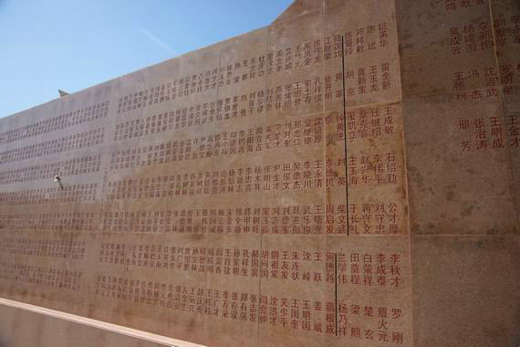 资料图：空军英雄纪念墙上刻有所有为中国空军牺牲烈士的名字。