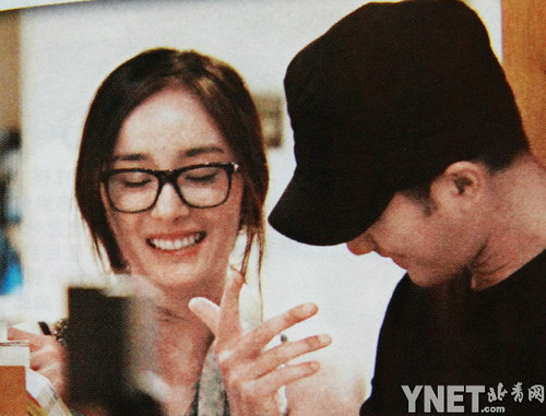 杨幂独自亮相否认情变：与刘恺威天天都有通电话(图)