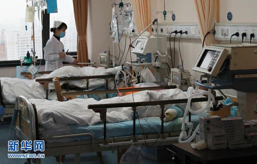 （新华网）（1）宝钢发生铁水包倾翻事故造成2人死亡