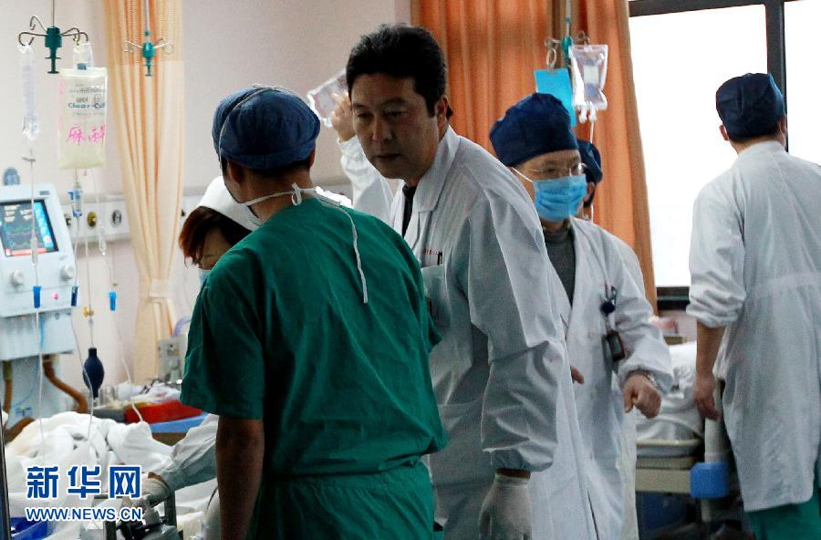 （新华网）（2）宝钢发生铁水包倾翻事故造成2人死亡