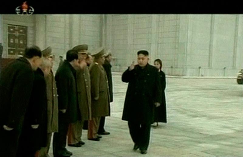 金正恩携夫人参谒太阳宫