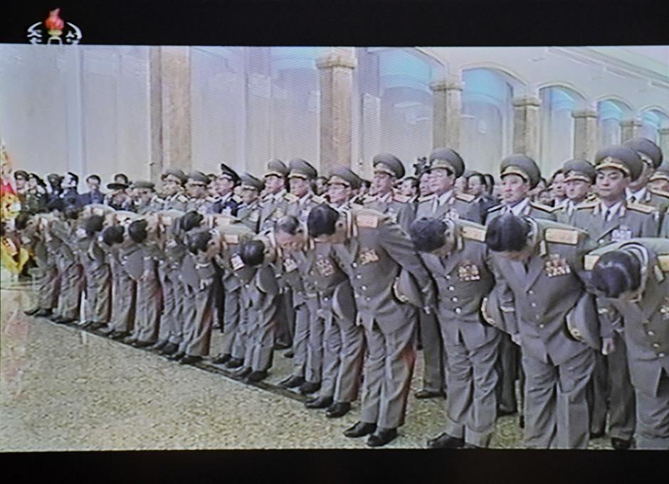 金正恩携夫人参谒太阳宫