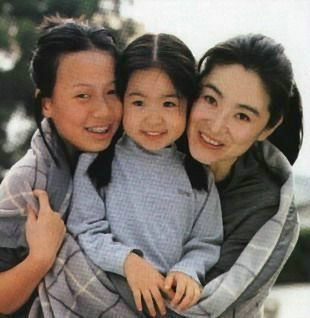 女星继母生活揭秘