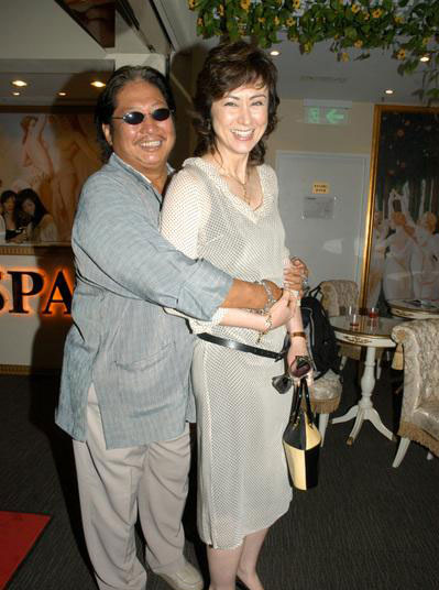 女星继母生活揭秘