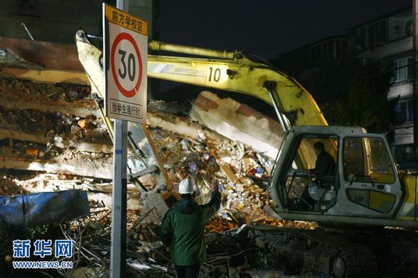 浙江宁波一5层居民楼倒塌 浙江宁波一5层居民楼倒塌