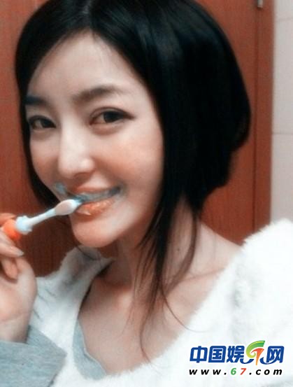 李颖芝整容前清楚照曝光 网友：邻家小妹变蛇妖