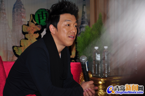 黄渤回青大赞《泰囧》 自嘲全裸没人看(组图)