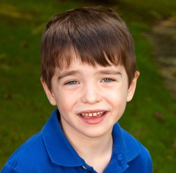 美国康州小学枪击案遇难者照片公布 老师救学生身亡