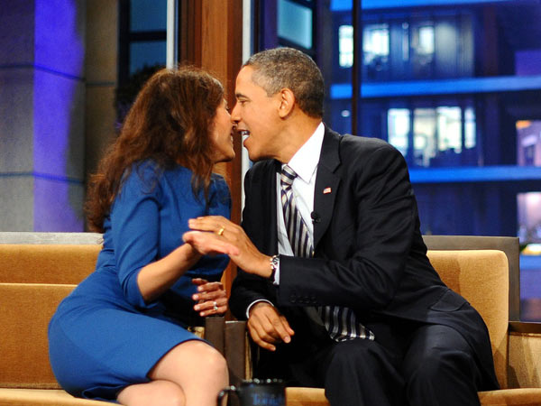奥巴马与女政要暧昧瞬间