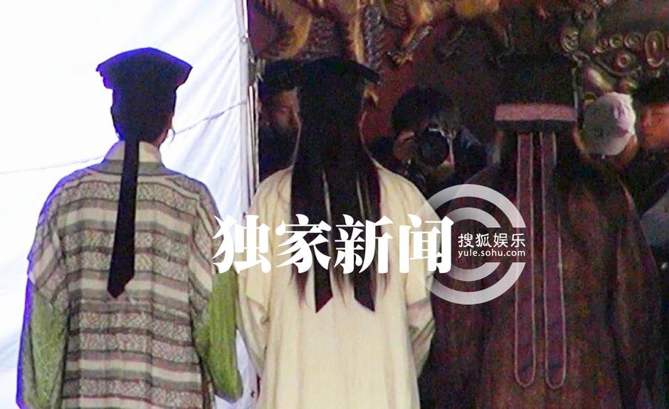 杨幂探班刘恺威 片场拥抱热吻