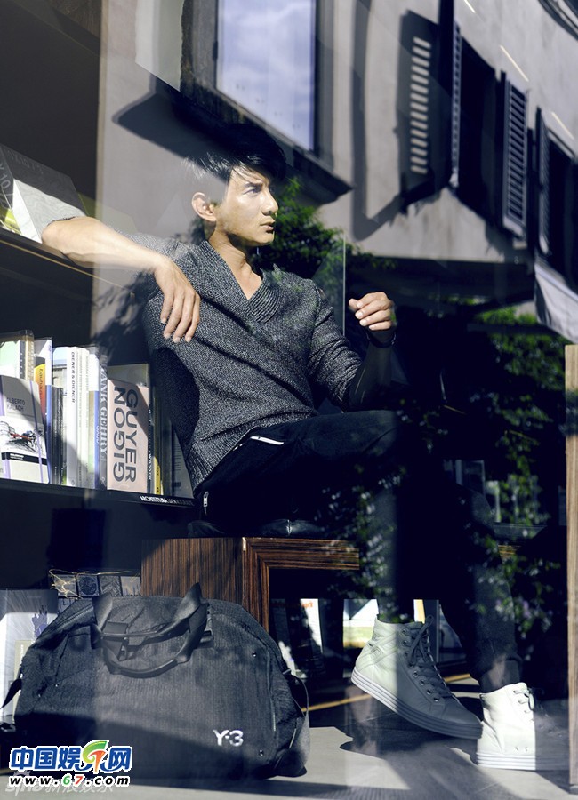 吴奇隆帅气街拍