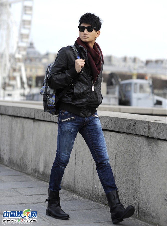吴奇隆帅气街拍