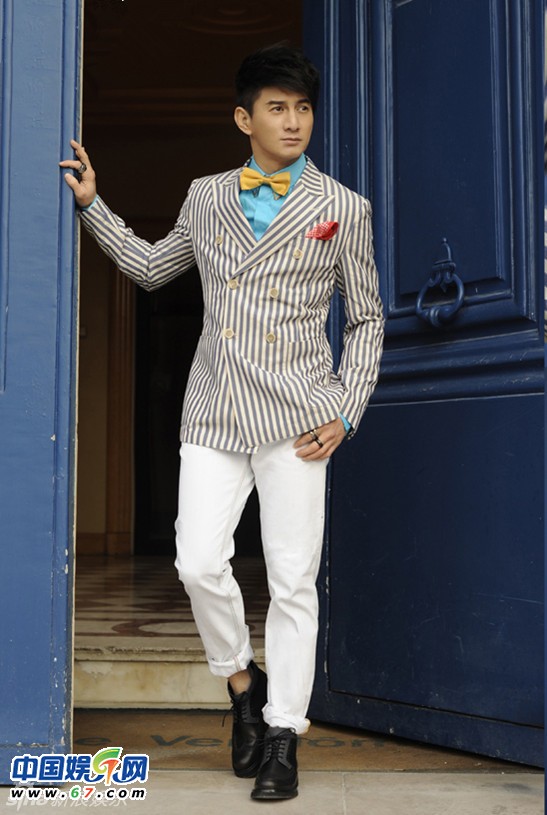 吴奇隆帅气街拍