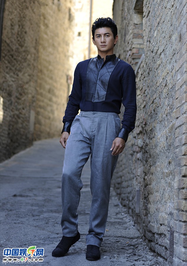 吴奇隆帅气街拍