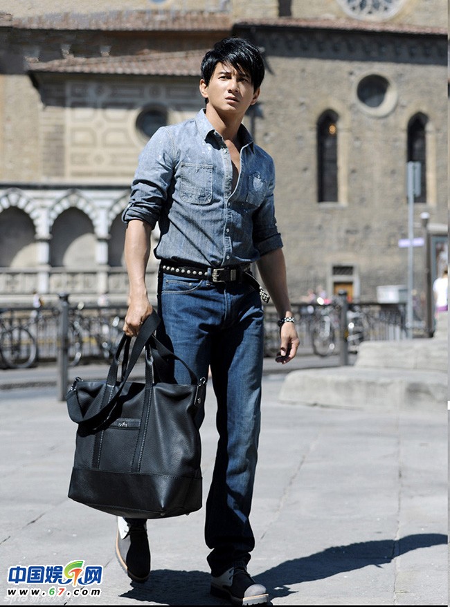 吴奇隆帅气街拍