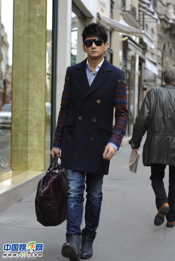 吴奇隆帅气街拍