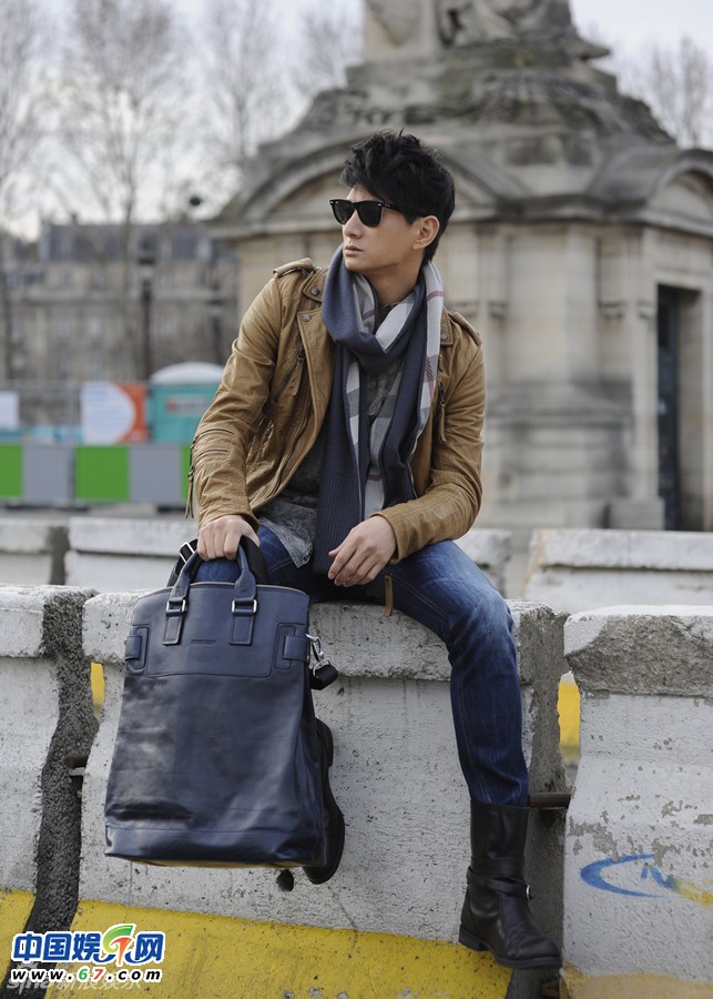 吴奇隆帅气街拍