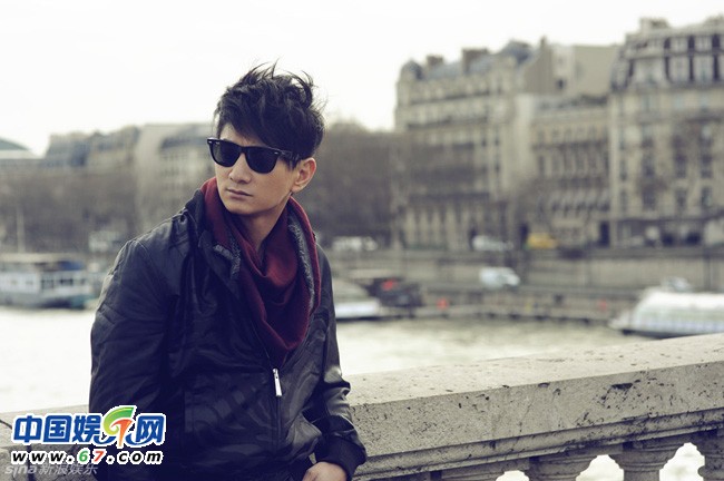吴奇隆帅气街拍