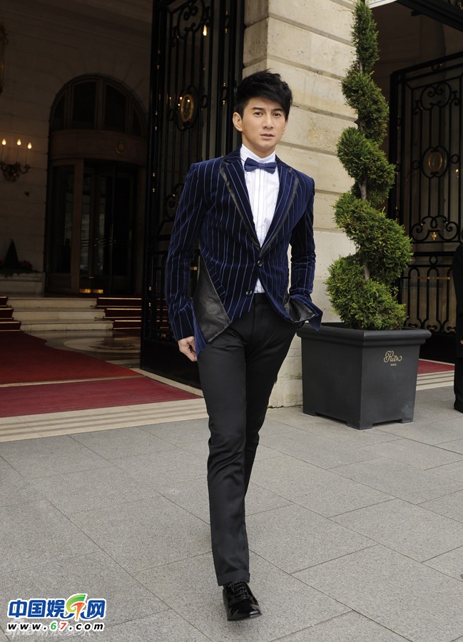 吴奇隆帅气街拍