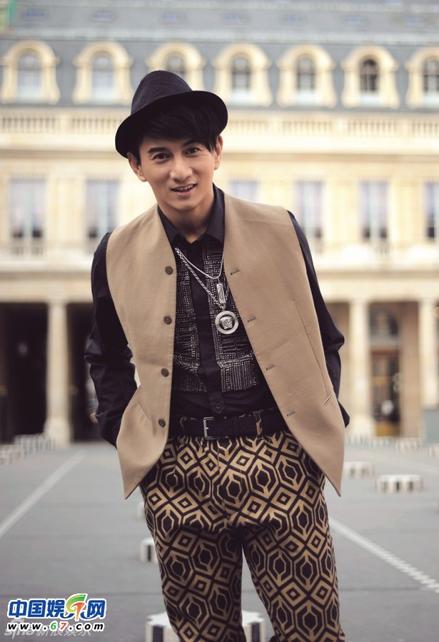 吴奇隆帅气街拍