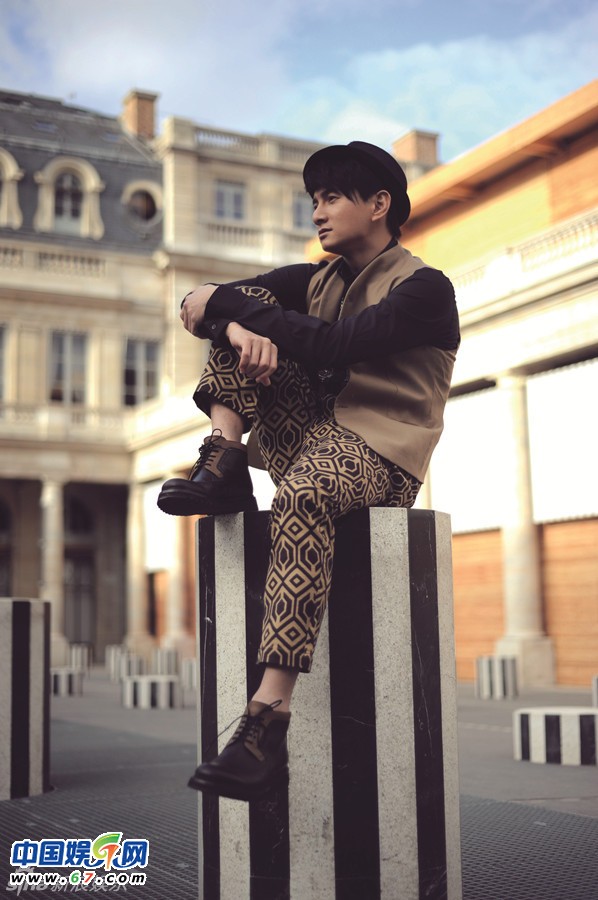 吴奇隆帅气街拍