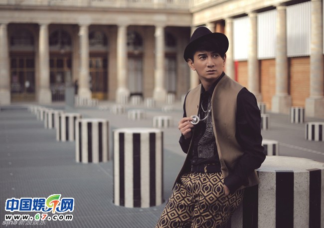 吴奇隆帅气街拍